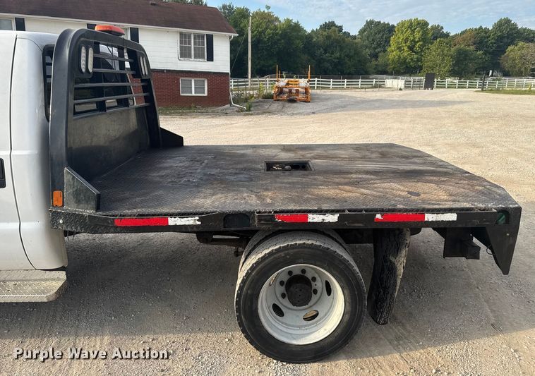 image for item EV1990 1999 Ford F550 Super Duty Crew Cab flatbed truck