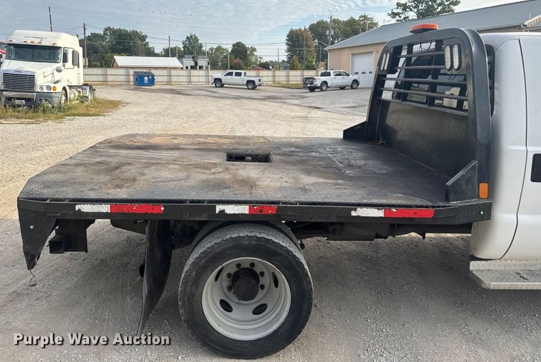 image for item EV1990 1999 Ford F550 Super Duty Crew Cab flatbed truck