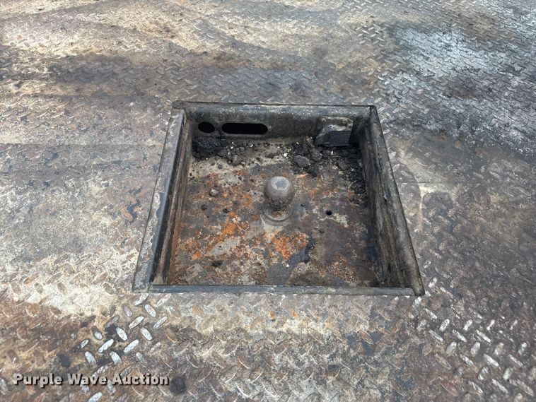 image for item EV1990 1999 Ford F550 Super Duty Crew Cab flatbed truck