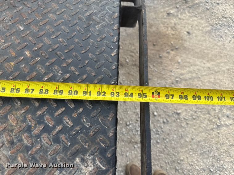 image for item EV1990 1999 Ford F550 Super Duty Crew Cab flatbed truck