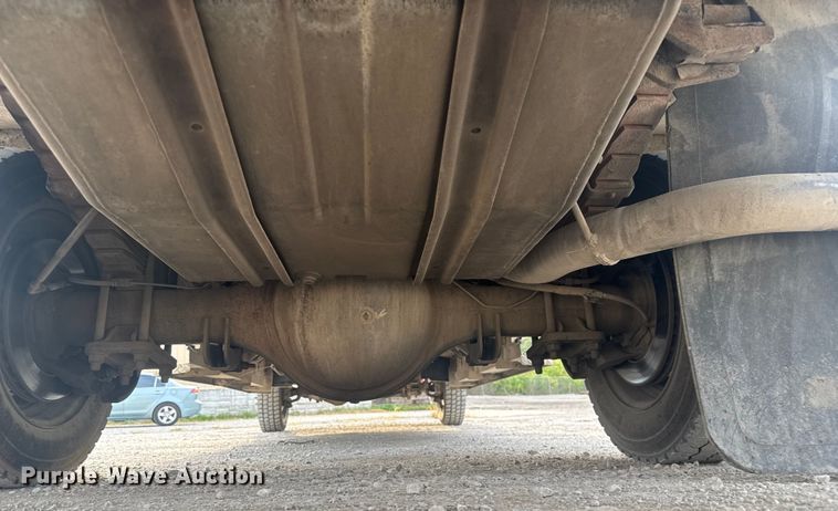 image for item EV1990 1999 Ford F550 Super Duty Crew Cab flatbed truck