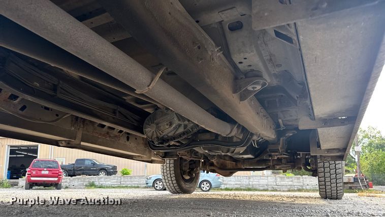 image for item EV1990 1999 Ford F550 Super Duty Crew Cab flatbed truck