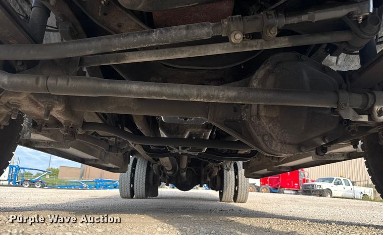 image for item EV1990 1999 Ford F550 Super Duty Crew Cab flatbed truck