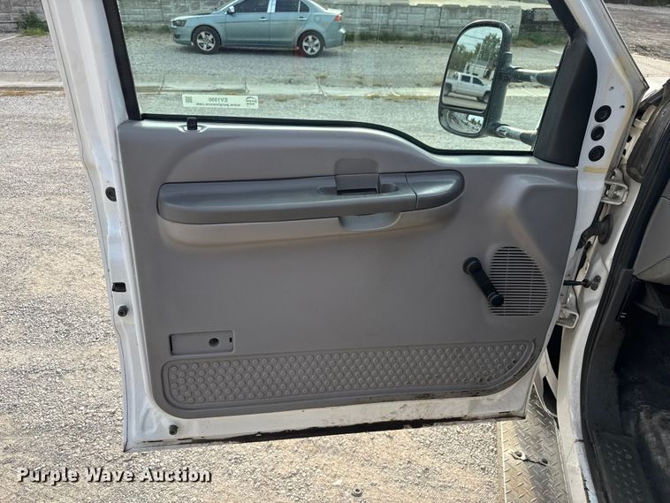 image for item EV1990 1999 Ford F550 Super Duty Crew Cab flatbed truck