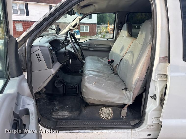 image for item EV1990 1999 Ford F550 Super Duty Crew Cab flatbed truck