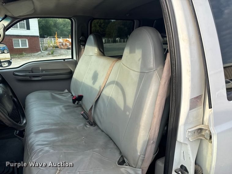 image for item EV1990 1999 Ford F550 Super Duty Crew Cab flatbed truck