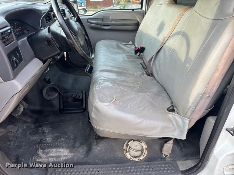 image for item EV1990 1999 Ford F550 Super Duty Crew Cab flatbed truck