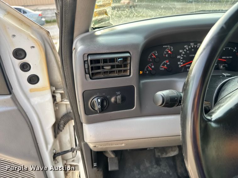 image for item EV1990 1999 Ford F550 Super Duty Crew Cab flatbed truck