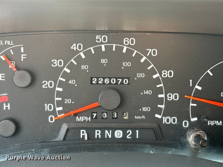 image for item EV1990 1999 Ford F550 Super Duty Crew Cab flatbed truck