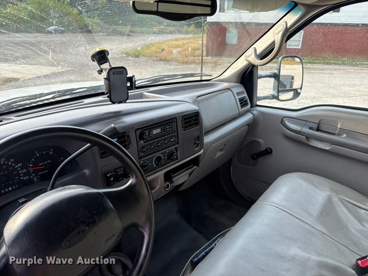 image for item EV1990 1999 Ford F550 Super Duty Crew Cab flatbed truck