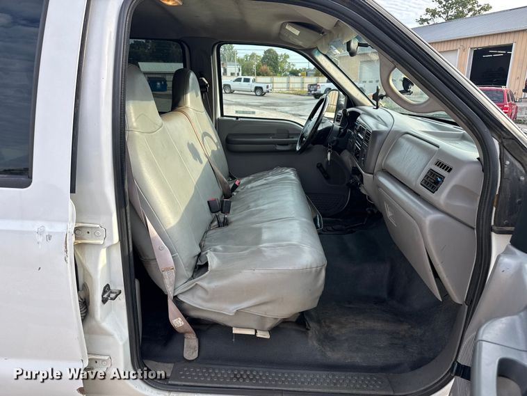 image for item EV1990 1999 Ford F550 Super Duty Crew Cab flatbed truck