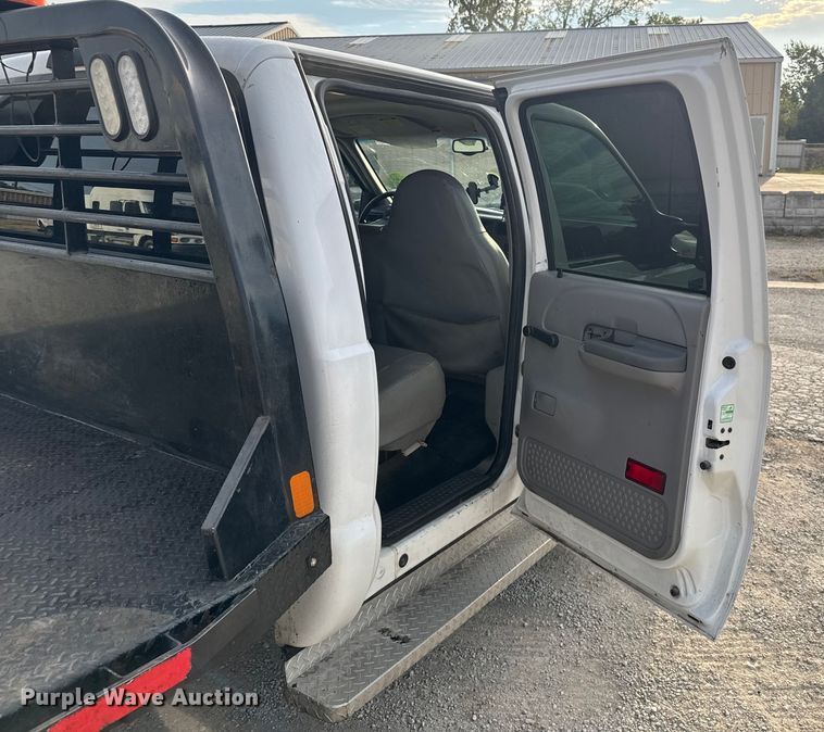 image for item EV1990 1999 Ford F550 Super Duty Crew Cab flatbed truck