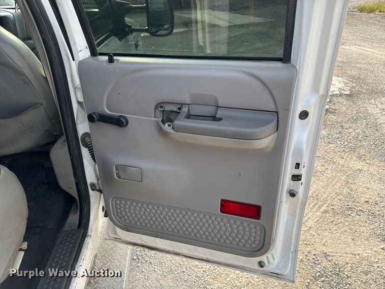 image for item EV1990 1999 Ford F550 Super Duty Crew Cab flatbed truck