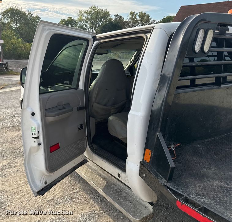 image for item EV1990 1999 Ford F550 Super Duty Crew Cab flatbed truck