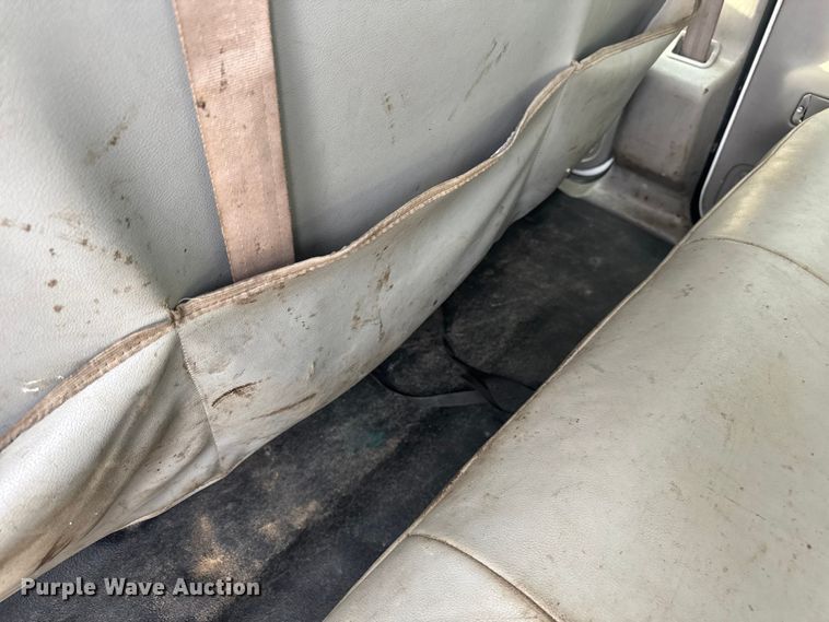 image for item EV1990 1999 Ford F550 Super Duty Crew Cab flatbed truck