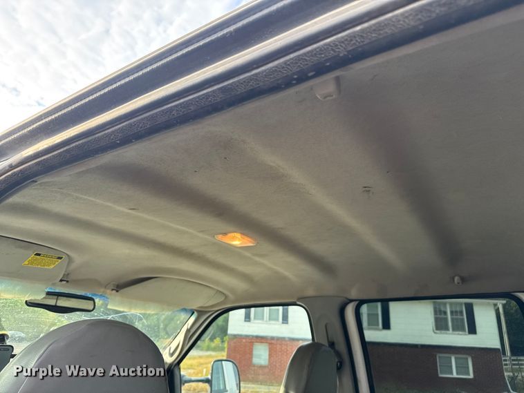 image for item EV1990 1999 Ford F550 Super Duty Crew Cab flatbed truck