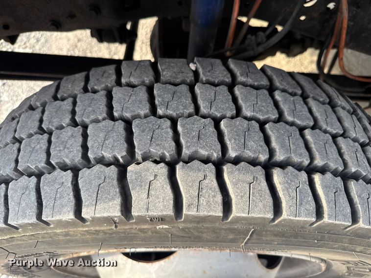 image for item EV1990 1999 Ford F550 Super Duty Crew Cab flatbed truck