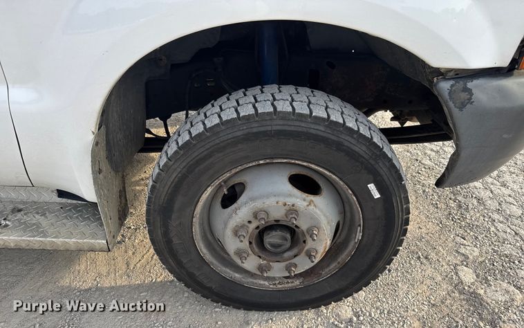 image for item EV1990 1999 Ford F550 Super Duty Crew Cab flatbed truck