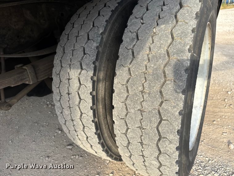 image for item EV1990 1999 Ford F550 Super Duty Crew Cab flatbed truck