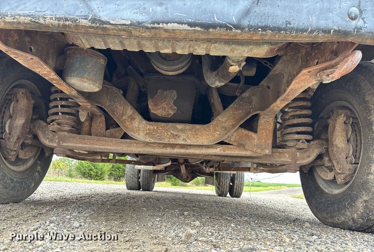 image for item EV3077 1973 Ford F350 flatbed pickup truck