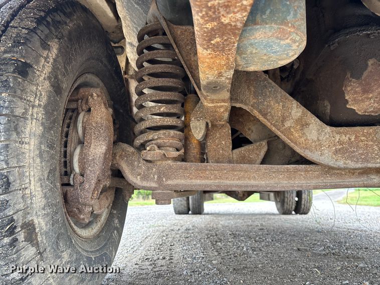 image for item EV3077 1973 Ford F350 flatbed pickup truck