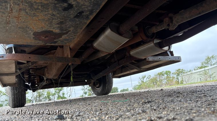 image for item EV3077 1973 Ford F350 flatbed pickup truck
