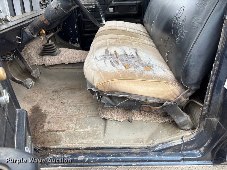 image for item EV3077 1973 Ford F350 flatbed pickup truck
