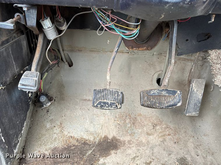 image for item EV3077 1973 Ford F350 flatbed pickup truck