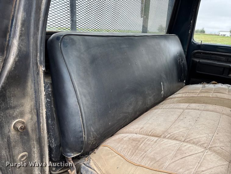 image for item EV3077 1973 Ford F350 flatbed pickup truck