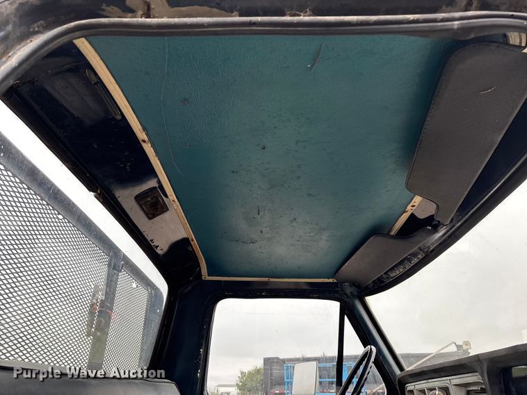 image for item EV3077 1973 Ford F350 flatbed pickup truck