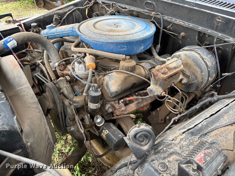 image for item EV3077 1973 Ford F350 flatbed pickup truck