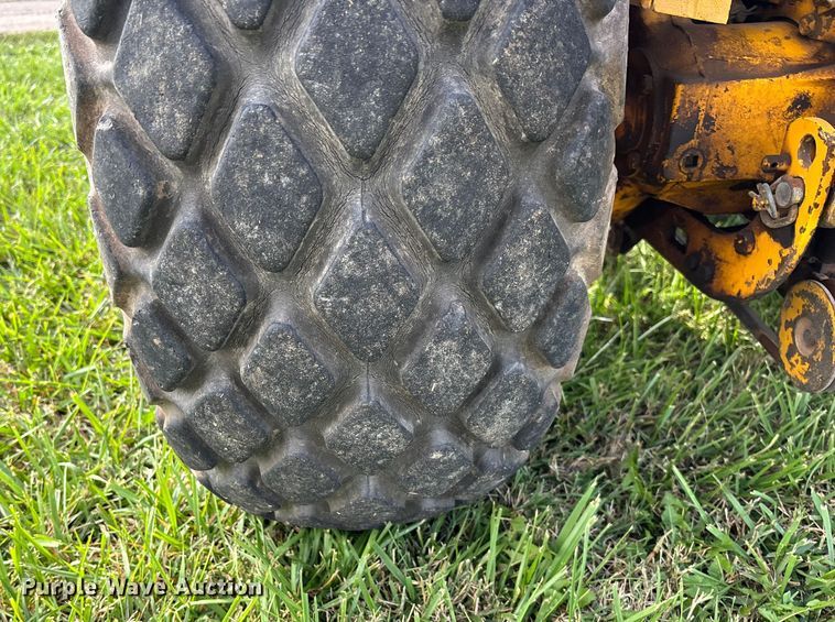 image for item EV3081 1974 International Harvester Cub 154 Lo-Boy tractor