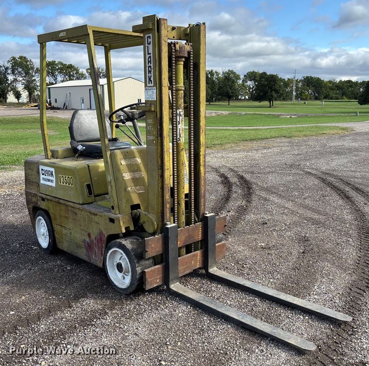 image for item EV3082 Clark C500-50 forklift