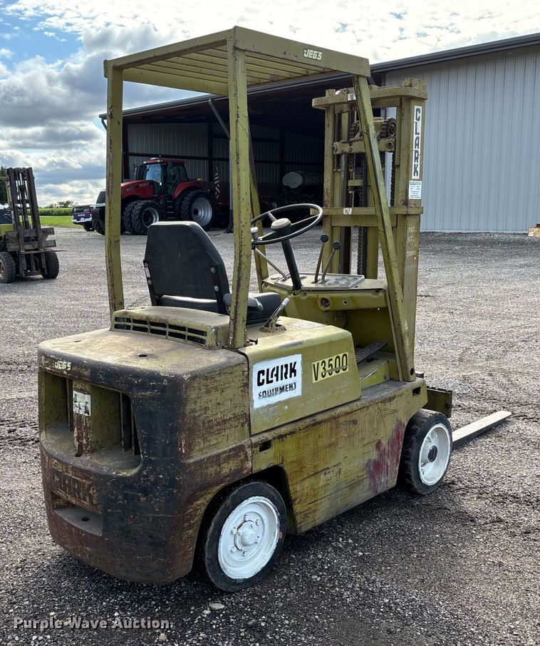 image for item EV3082 Clark C500-50 forklift