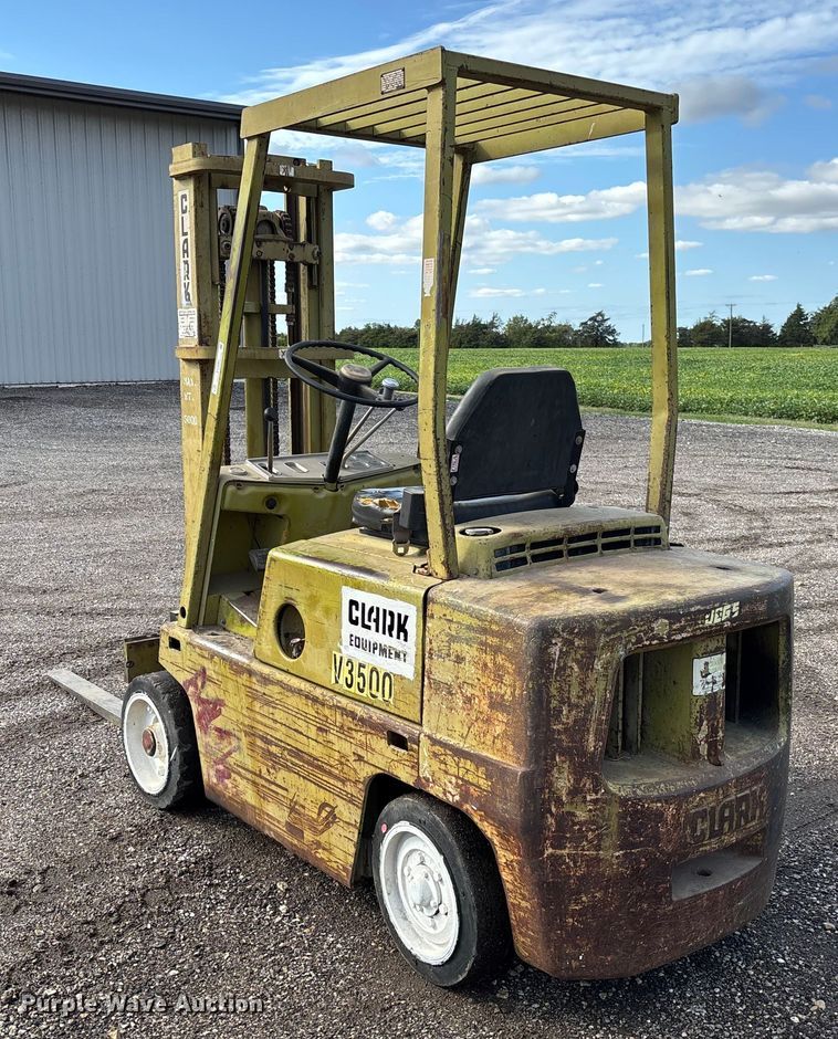 image for item EV3082 Clark C500-50 forklift