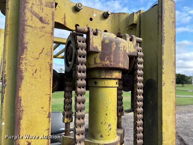 image for item EV3082 Clark C500-50 forklift