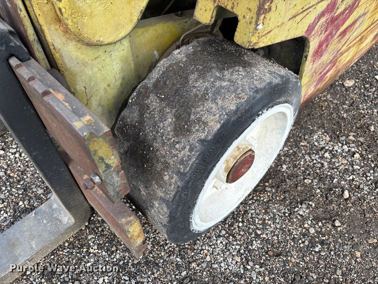 image for item EV3082 Clark C500-50 forklift