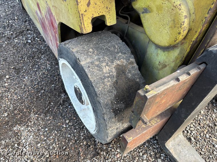 image for item EV3082 Clark C500-50 forklift