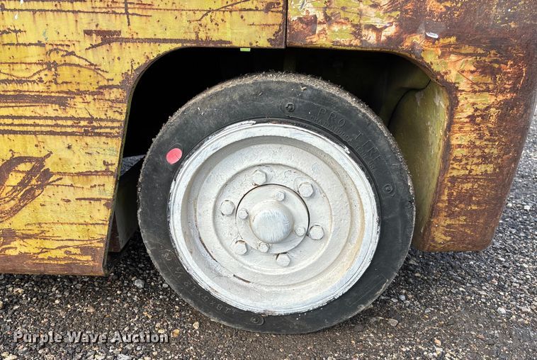 image for item EV3082 Clark C500-50 forklift