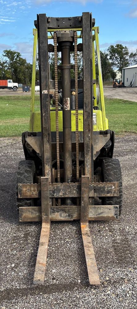 image for item EV3083 Clark C500-Y40 forklift