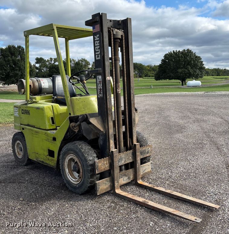 image for item EV3083 Clark C500-Y40 forklift