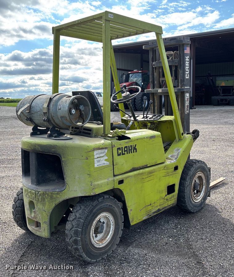 image for item EV3083 Clark C500-Y40 forklift