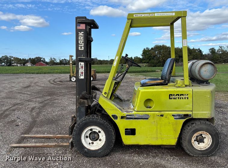 image for item EV3083 Clark C500-Y40 forklift