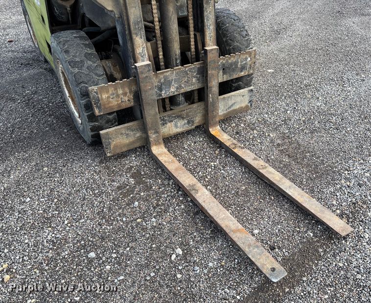 image for item EV3083 Clark C500-Y40 forklift