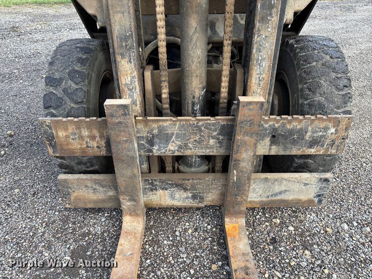 image for item EV3083 Clark C500-Y40 forklift