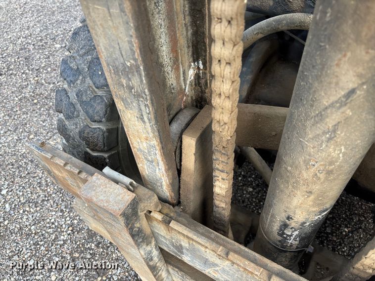 image for item EV3083 Clark C500-Y40 forklift