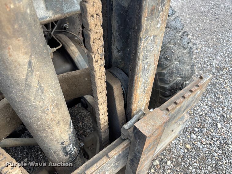 image for item EV3083 Clark C500-Y40 forklift