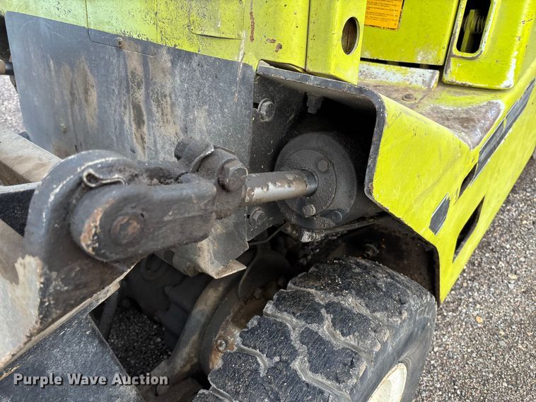 image for item EV3083 Clark C500-Y40 forklift