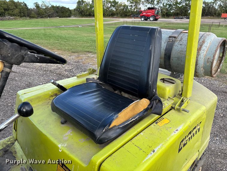 image for item EV3083 Clark C500-Y40 forklift