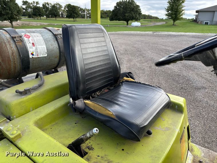 image for item EV3083 Clark C500-Y40 forklift